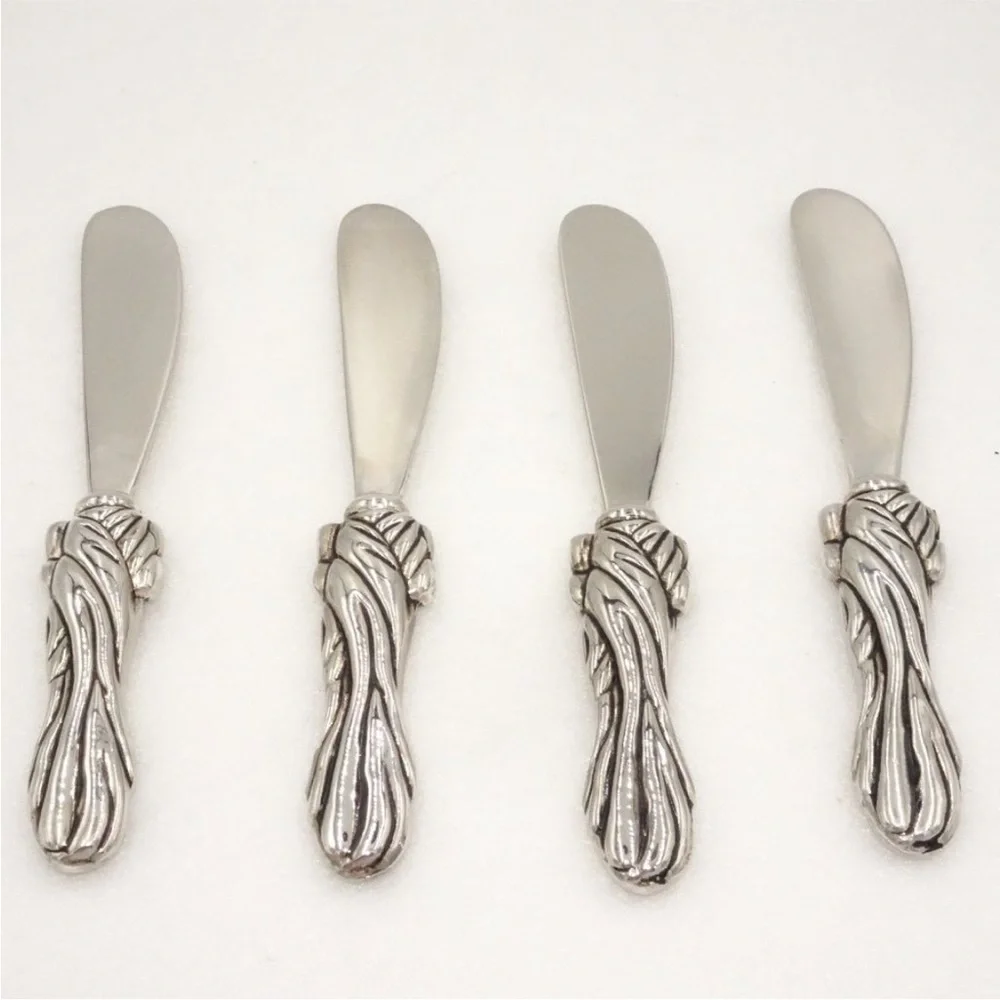 NWT International Silver Company Set of 4 Spreader Knives Silver Plated Vintage